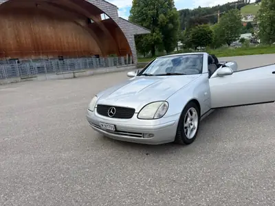 Mercedes-Benz SLK 230 Kompressor — Cabriolet sportif 1998, motorisation compressée 193 ch — interior