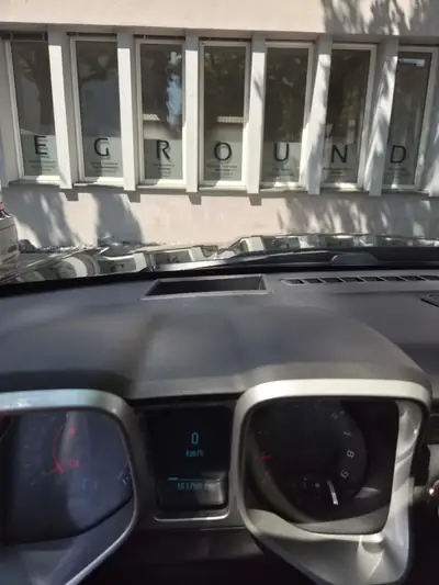 Chevrolet Camaro 6.2 V8 — Muscle car américain, 432 ch et boîte manuelle — Miniatura 11