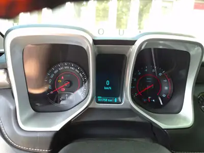 Chevrolet Camaro 6.2 V8 — Muscle car américain, 432 ch et boîte manuelle — Miniatura 15
