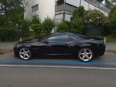 Chevrolet Camaro 6.2 V8 — Muscle car américain, 432 ch et boîte manuelle — Miniatura 14