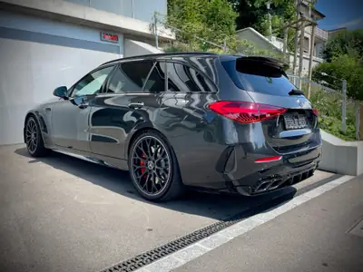 Mercedes-Benz C 63 AMG S E Performance — Berline sportive hybride rechargeable, 680 ch, très faible kilométrage — Heckansicht