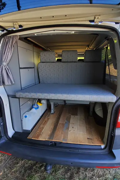 VW T5 2.0 TDI 4Motion — Monospace polyvalent, traction intégrale et 6 places — detail