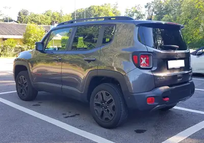 Jeep Renegade 2.0 CRD 170 Trailhawk — SUV compact robuste, 4x4 intégral, entretien à jour — rear view