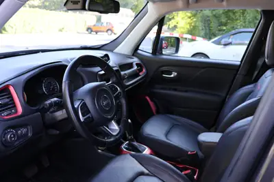 Jeep Renegade 2.0 CRD 170 Trailhawk — SUV compact robuste, 4x4 intégral, entretien à jour — dashboard