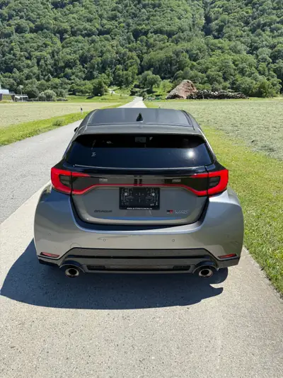 Toyota GR Yaris 1.6 GR Sport — Sportive compacte 280 ch, boîte manuelle, première main — Miniatur 8