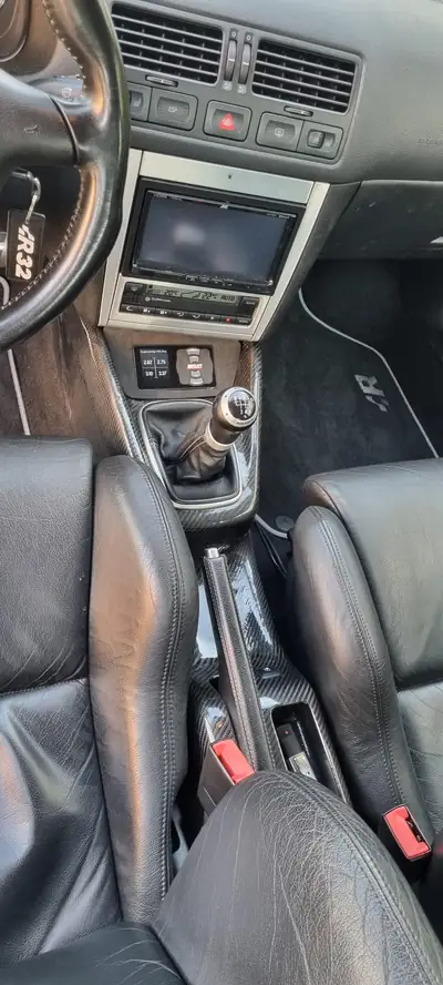VW Golf 4 R32 4motion — Légende sportive V6, 240 ch et transmission intégrale — dettaglio