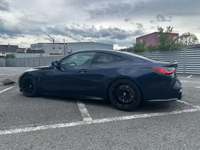 BMW M4 Coupé — 480 ch, boîte manuelle authentique et faible kilométrage — côté