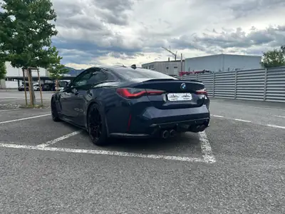 BMW M4 Coupé — 480 ch, boîte manuelle authentique et faible kilométrage — arrière