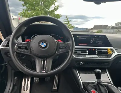 BMW M4 Coupé — 480 ch, boîte manuelle authentique et faible kilométrage — tableau de bord