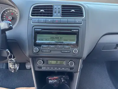 VW Polo 1.2 TSI Comfortline — Citadine polyvalente, sans accident, entretien à jour — Miniature 15