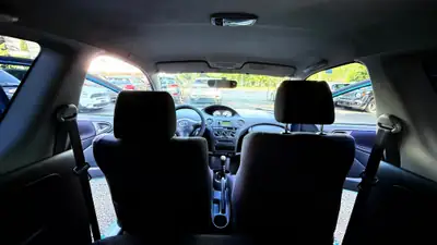 Toyota Yaris 1.5 TS — Citadine fiable et économique, sans accident — Miniature 8