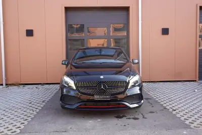 Mercedes-Benz Classe A 250 Sport 4Matic — Berline dynamique, pack AMG et 4x4 intégral — côté