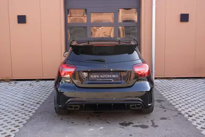 Mercedes-Benz Classe A 250 Sport 4Matic — Berline dynamique, pack AMG et 4x4 intégral — Miniature 9