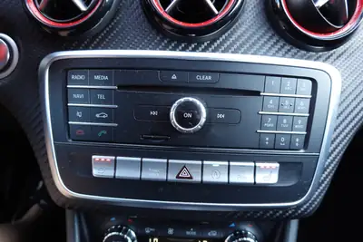 Mercedes-Benz Classe A 250 Sport 4Matic — Berline dynamique, pack AMG et 4x4 intégral — Miniature 15