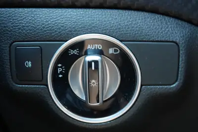 Mercedes-Benz Classe A 250 Sport 4Matic — Berline dynamique, pack AMG et 4x4 intégral — Miniature 14