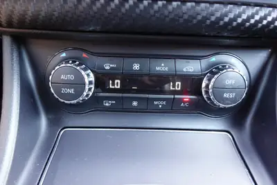 Mercedes-Benz Classe A 250 Sport 4Matic — Berline dynamique, pack AMG et 4x4 intégral — Miniature 16