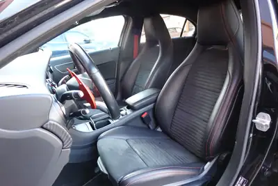 Mercedes-Benz Classe A 250 Sport 4Matic — Berline dynamique, pack AMG et 4x4 intégral — Miniature 21