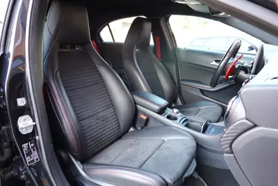 Mercedes-Benz Classe A 250 Sport 4Matic — Berline dynamique, pack AMG et 4x4 intégral — Miniature 22