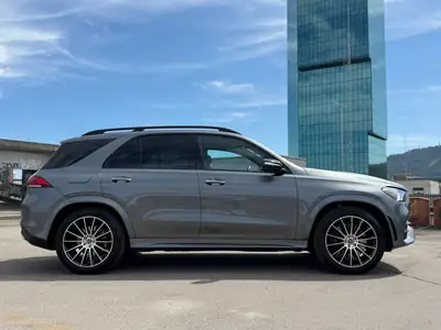 Mercedes-Benz GLE 350 de AMG Line — SUV hybride rechargeable, 64 000 km seulement — exterior view