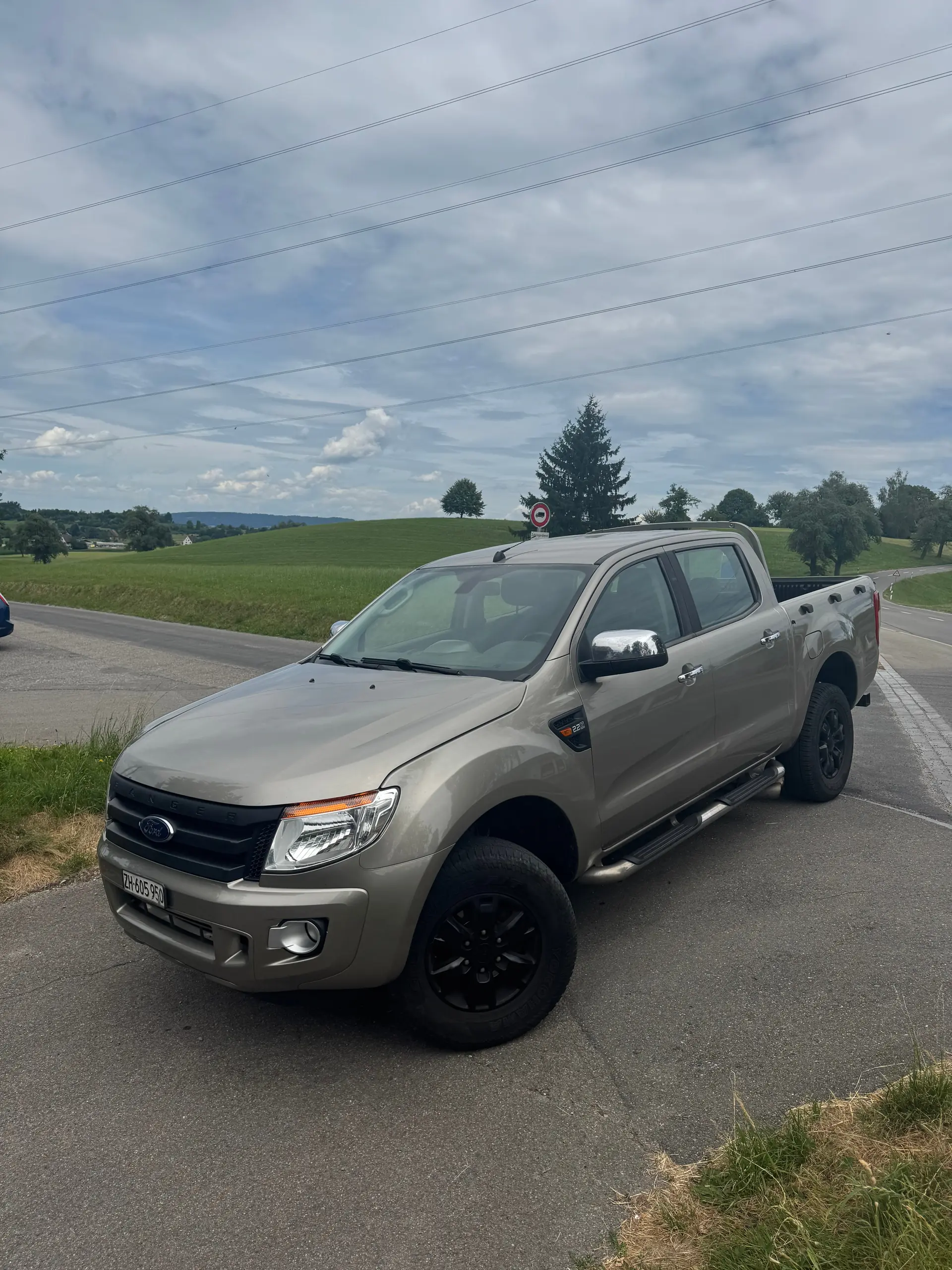Ford Ranger 2.2 TDCi 4x4 — Pick-up robuste diesel, 4 roues motrices — vue extérieure