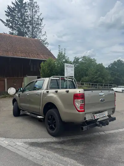 Ford Ranger 2.2 TDCi 4x4 — Pick-up robuste diesel, 4 roues motrices — intérieur