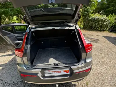 Volvo XC40 2.0 T5 Momentum AWD — SUV compact performant, 120'000 km, traction intégrale — Heckansicht