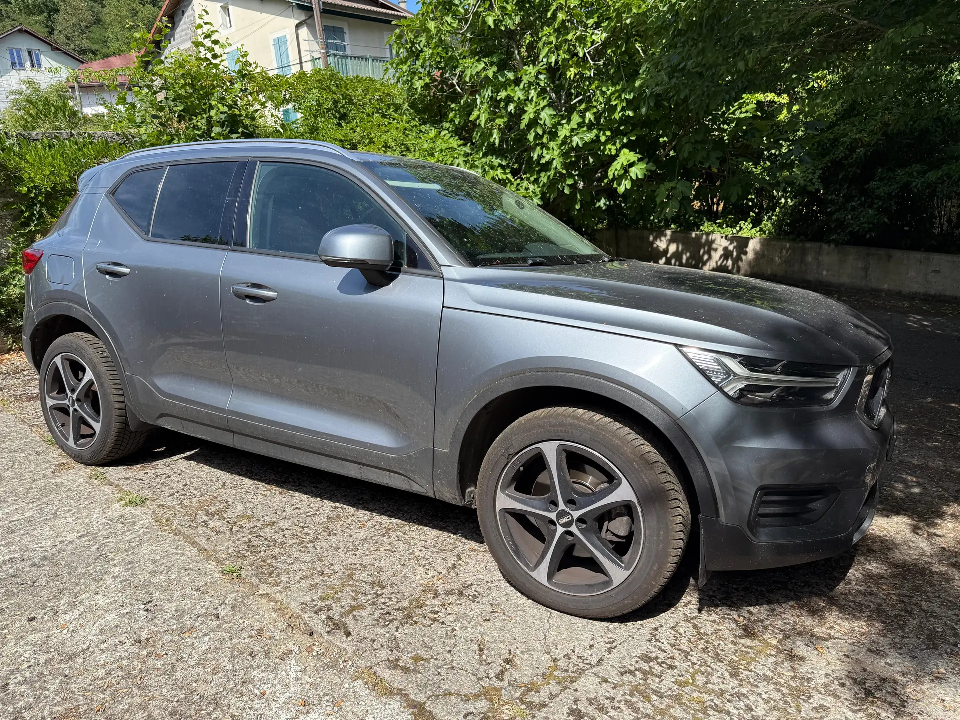 Volvo XC40 2.0 T5 Momentum AWD — SUV compact performant, 120'000 km, traction intégrale