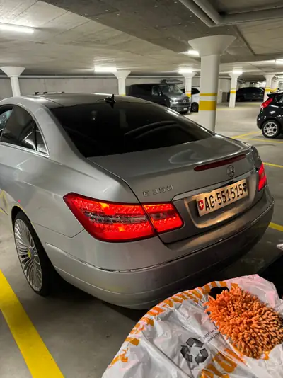 Mercedes-Benz E 350 Coupé — Élégance sportive et puissance maîtrisée — Seitenansicht