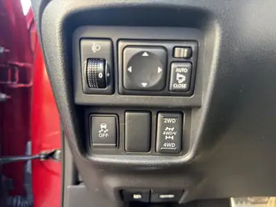 Nissan Juke 1.6 DIG-T Tekna 4x4 — SUV compact turbo, transmission CVT, tout-terrain urbain — Miniature 23