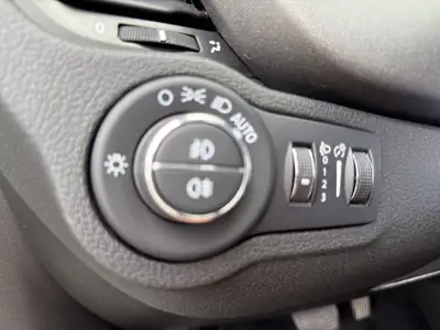 FIAT 500X 1.5 Hybrid Sport DCT — Citadin polyvalent, hybride économe et peu kilométré — Miniature 25
