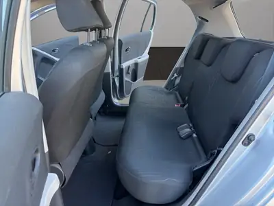 Toyota Yaris 1.0 Style 2009 — Citadine fiable, sans accident, climatisée — Miniature 13