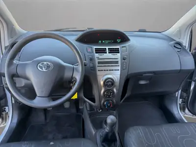 Toyota Yaris 1.0 Style 2009 — Citadine fiable, sans accident, climatisée — Miniature 14