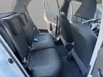 Toyota Yaris 1.0 Style 2009 — Citadine fiable, sans accident, climatisée — Miniature 18