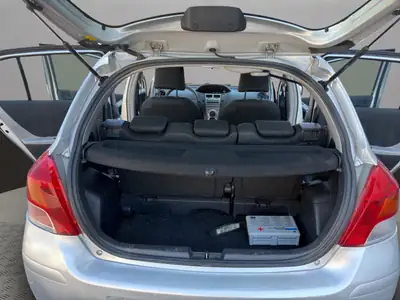 Toyota Yaris 1.0 Style 2009 — Citadine fiable, sans accident, climatisée — Miniature 19