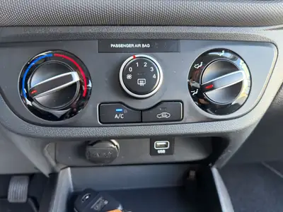 Hyundai i10 1.0 Origo — Citadine économique et fiable, quasi neuve — Miniature 16