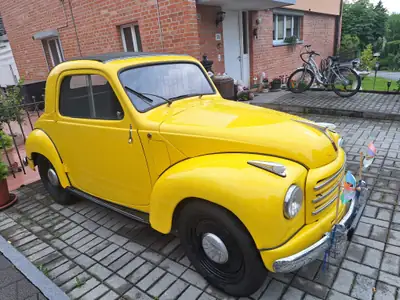 Fiat Topolino 500 C 1952 — Cabriolet jaune, icône italienne authentique — vue extérieure