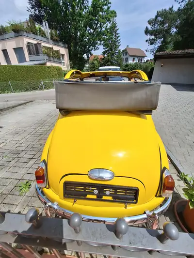 Fiat Topolino 500 C 1952 — Cabriolet jaune, icône italienne authentique — intérieur