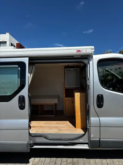 Renault Trafic 2.0 dCi 114 — Utilitaire robuste, 320 000 km, sans sinistre — Armaturenbrett