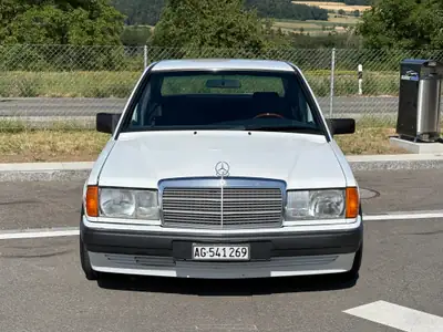 Mercedes-Benz 190 E 2.3 — Berline de prestige 1991, sans accident — Armaturenbrett