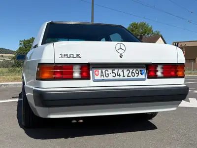 Mercedes-Benz 190 E 2.3 — Berline de prestige 1991, sans accident — Detail