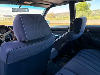 Mercedes-Benz 190 E 2.3 — Berline de prestige 1991, sans accident — Miniatur 11
