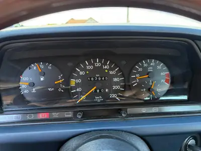 Mercedes-Benz 190 E 2.3 — Berline de prestige 1991, sans accident — Miniatur 10
