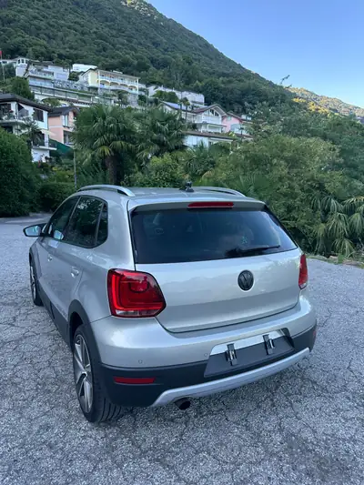 VW Polo 1.2 TSI 105 — Citadine dynamique, faible kilométrage et sans sinistre — vista posteriore