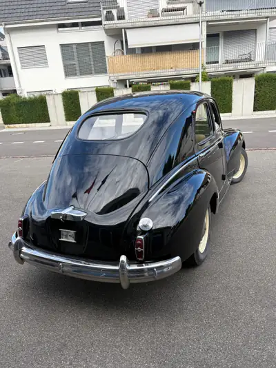 Peugeot 203 — Icône automobile française de 1950, élégance rétro authentique — Innenraum