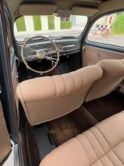 Peugeot 203 — Icône automobile française de 1950, élégance rétro authentique — Armaturenbrett