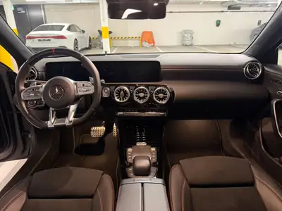 Mercedes-AMG A 35 4MATIC — Berline sportive haute performance, 85 000 km seulement — dashboard
