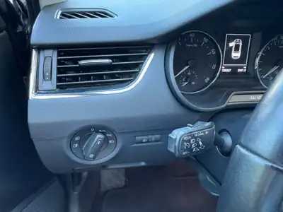 Skoda Octavia 1.8 TSI Swiss Joy — Monospace fiable, 155000 km, sans accident — Miniature 12