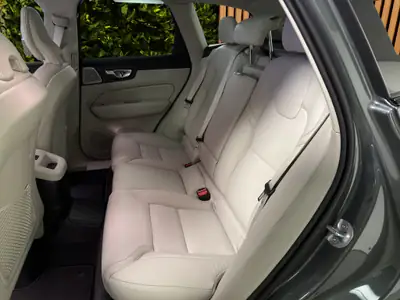 Volvo XC60 2.0 T8 TE Ultra Dark eAWD — Hybride rechargeable premium, 20 km seulement — Miniature 9