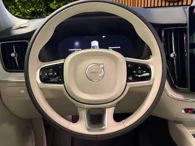 Volvo XC60 2.0 T8 TE Ultra Dark eAWD — Hybride rechargeable premium, 20 km seulement — Miniature 11