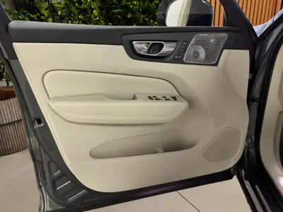 Volvo XC60 2.0 T8 TE Ultra Dark eAWD — Hybride rechargeable premium, 20 km seulement — Miniature 14